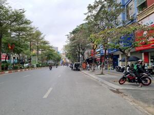 Bán nhà mặt phố Trần Thái Tông, 40m2, mặt tiền 4m