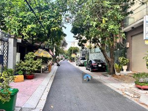 bán nhà phố mặt tiền ngay quốc hương - 150m2 - ngang 6m - full nt - giá tốt chỉ 28 tỷ