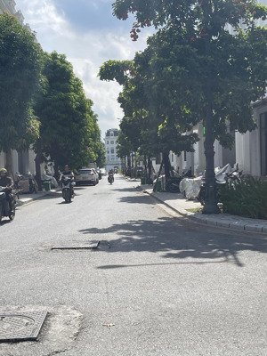 cho thuê liền kề louis city - đền lừ- hoàng mai - 100m/ 5 tầng- giá 15tr/ tháng