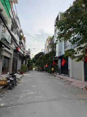 cần bán đất đẹp trường thọ, đường xe hơi 7m, sát đường số 2 10*13m, giá chỉ 86 triệu/m², tl