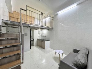 cho thuê căn hộ gác máy giặt riêng, full nội thất, thang máy hầm xe, gần đại học kinh tế ueh q10