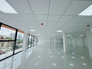 cho thuê văn phòng tại lê văn lương, 35 triệu vnd, 190 m2, mặt tiền 12m, giá tốt