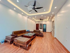 nhà đẹp thang máy trần khát chân, hai bà trưng 68m, 5 tầng, mt 4.7m, giá 13.5 tỷ.