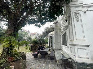 chính chủ bán biệt thự đơn lập hoa sữa vinhomes riverside, nhà đẹp giá đầu tư. vị trí hiếm nhà bán