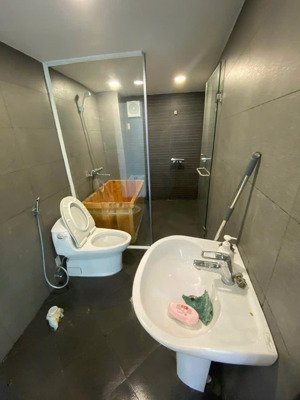 bán căn hộ lầu 1 mặt tiền võ văn tần p5 q3 - 28m2 - 3 tỷ