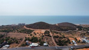 thửa đất gần biển, hai mặt tiền đường nhựa. pháp lý là điểm đáng chú ý.