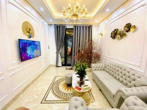 chính chủ bán nhà ngọc trì, ngõ thông. hồ điều hoà, trường học các cấp, 2p ra aeon, 10p sang phố.