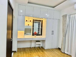 hoang hoa thám ở ngay full nội thất, 5 tầng thang máy