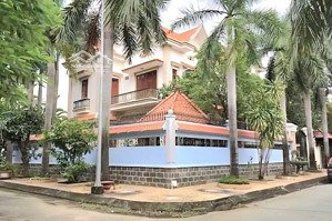 cho thuê vila sân vườn giá thuê siêu tốt