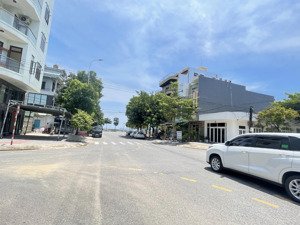 hàng vị trí hiếm. bán đất tặng nhà mặt tiền đường phùng hưng cách biển chỉ 50m