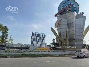 đất vị trí siêu đẹp ngay cổng chào bình dương - cạnh bệnh viện hạnh phúc - cách quốc lộ 13 100m
