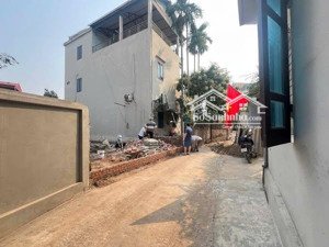 tài chính nhỏ vô cùng hiếm, chỉ nhỉnh 2 tỷ có ngay ô đất tại cấn hữu, quốc oai. lh 