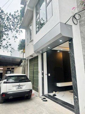 bán gấp nhà 6 tầng, thang máy- ô tô vào tận nhà. đàm quang trung, ngay cạnh aeon mall long biên.