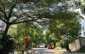 bán lô nước mặn 2 view biệt thự khu nam việt á
đường 7m5 lề 4m