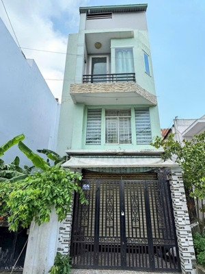 bán căn nhà giá rẻ nhất quận 12 vị trí cực đẹp, nhà góc hai mặt tiền thoáng mát . diện tích