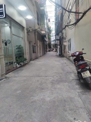 nhà cầu giấy: ô tô qua cửa-kinh doanh sầm uất dt:48m x6t x mt 3,6m vị trí đẹp nhà - xây thông ở nga