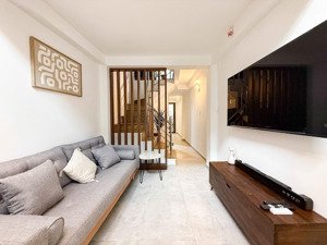 nhỉnh 5 tỷ, tặng full nội thất quận 10 kế đh kinh tế - 32m2 4 tầng 4pn, sân thượng.