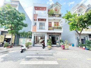 nhà 3 tấm gần wincom 550 giá 5 tỷ 490 triệu