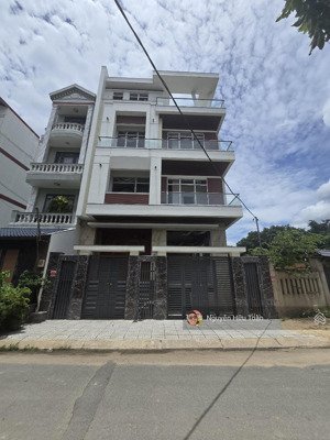 17,5t- 10x16m hầm trệt 4 lầu st sát bờ kè tham lương ngay đại học công nghiệp phạm văn chiêu