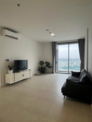 cho thuê căn 2pn2wc 84m2 full nội thất hướng đông nam phòng ngủ full kính giá 13.5tr