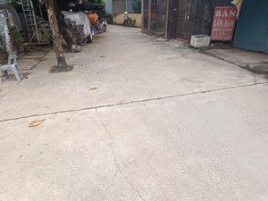 bán đât yên nội, liên mạc, dt 30m2, mt 6m, giá chào hơn 4 tỷ, có thương lượng, ô tô đỗ cửa