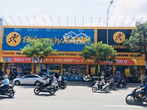 bán khuôn đất gần 10.000m2 ngay lê trọng tấn. dt: 80 x 125m - cấp 4 - hđt: 400 triệu. giá: 198 tỷ