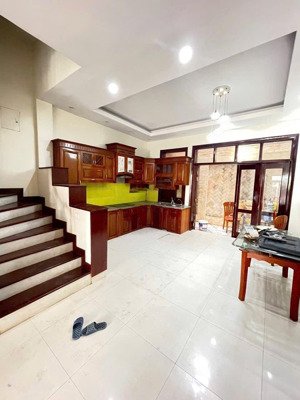 cho thuê liền kề văn khê dt 83m2 x 4,5 tầng, full nội thất giá 20tr/ tháng