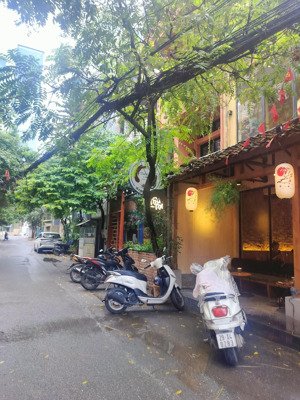 khu vip của vip - nhà láng hạ - gần đsq mỹ - dt61 m- 6 tầng- mặt tiền 4.8m - 28 tỷ .