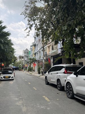 gấp bán. nhà mặt tiền kd. 120m2 (6x20 vuông a4). sát nguyễn oanh. tiện xây mới. chỉ 100tr/m còn tl