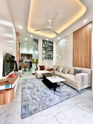 bán nhà lô góc thái thịnh, cách ô tô 20m, ngõ thông sát phố, dt 45m2 x 5t, mt 4.2m