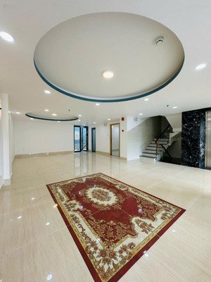 cho thuê toà nhà văn phòng 30x50 hầm 8 lầu ,giá 600 tr ,lh 