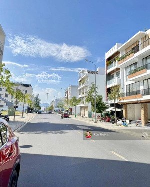 bán căn góc 3 tầng đs 4 thích quảng đức pháp lý sổ hồng hoàn công, ngang 8m, có sẵn dòng tiền.