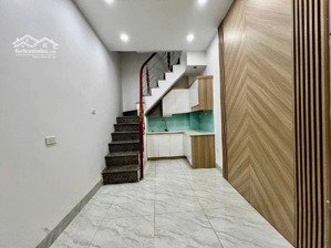 chính chủ chị lan nhờ bán căn nhà đường giải phóng - hoàng mai - dân xây chắc chắn - hơn 2 tỷ chút