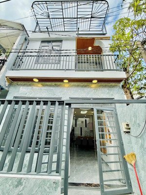 nhà đẹp ngang 4.8m full nội thất gần chợ thạnh xuân