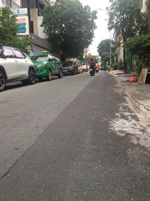 **** nhà bán 18.3 tỷ - mặt tiền đường hoa hồng phường 2 - quận phú nhuận. ****