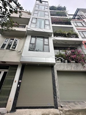 nhà mới đẹp, thang máy, ô tô vào nhà.