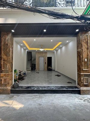 bán nhà trung tâm hai bà trưng, 40m2 x 6 tầng thang máy, trước nhà ngõ 3m, lô góc gần phố