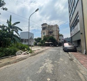 bán lô đất đấu giá x2 cự khối, giáp hồ đầm tranh, giá 30 tỷ có tl