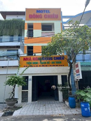 bán khách sạn gpkd- pccc đầy đủ. gồm 13 phòng. kết cấu 3 tầng. nguồn thu ổn định. giá: 6.1 tỷ tl