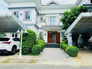 19 tỷ tìm không ra, biệt thự 2mt kế quận nhất , dt: 18x8m, full nội thất xịn sò.