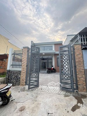 bán nhà 1t1l, sr, tc, kp9 tân phong, gần chợ 26, đường oto, sân oto chỉ 3,1 tỷ