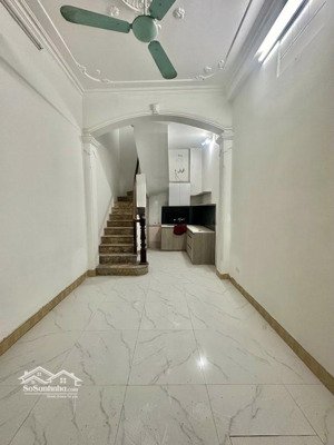 bán nhà văn chương trung tâm đống đa 5 tầng 20m ra ô tô nhỉnh 5 tỷ