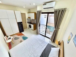 toà chdv cầu giấy, vị trí đẹp gần ô tô, nhà mới 7 tầng thang máy - 12 phòng kk - dòng tiền 90tr/thg