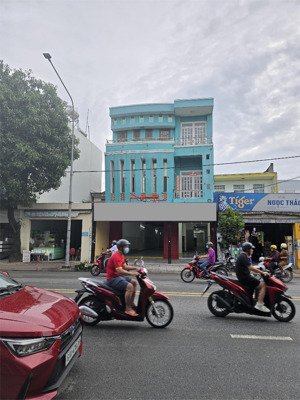 tôi là chủ nhà, cho thuê nhà mt 956 - 958 cách mạng tháng 8, dt đất 8x50m, dtxd 8x21m, 3 tầng, đẹp