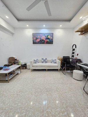 bán 1 số căn hộ toà 30t2 mạc thái tổ, yên hoà. 50-76m2, 2-3ngủ, 3.9 tỷ, sổ đỏ, hỗ trợ bank