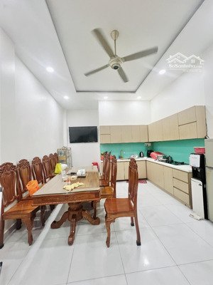 bán nhà 4 tầng mới đẹp, ngay chợ phú lâm, ngang 4,3mx13m, hẻm xe tải thông, vừa ở vừa kinh doanh