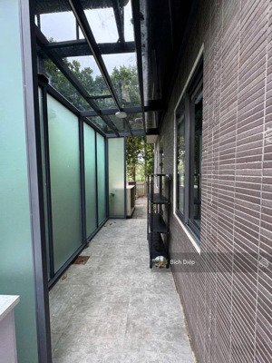 cần bán gấp căn biệt thự ven sông-vị trí vip-khu compound. dt 218m2. đối diện liên phường,global