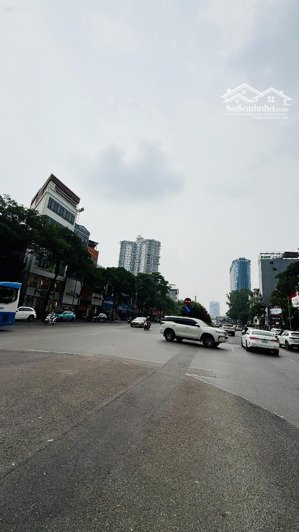 bán gấp nhà mặt phố lô góc 3 thoáng vị trí vàng kinh doanh giá cực tốt