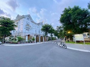 biệt thự cityland garden hill 9x20 1 hầm 4 lầu sổ hồng riêng giá tốt nhất hiện tại 40tỷ ạ