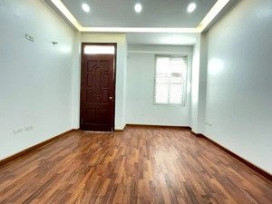 nhà 6 tầng thang máy, sát hồ hale, gần công viên thống nhất. nhà vừa ở vừa cho thuê. giá đầu tư.